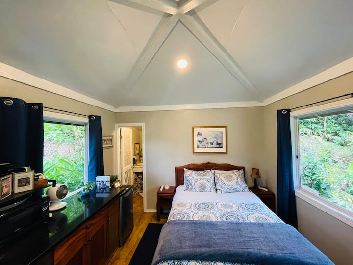 Charming Cottage - Kailua-Kona, HI