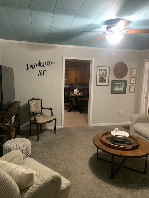 Popular Airbnb listing: Cozy Country Cottage in Greer
