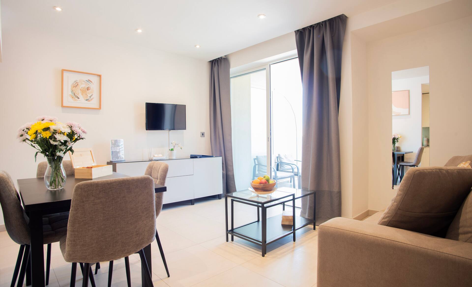 West One by Bentley Holiday Apartments - Pool & Gym & Parking — foto 4
