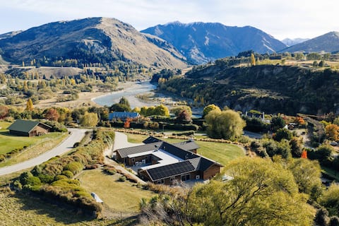 Private, luxurious, peaceful escape for 1-4 people