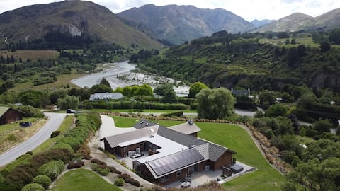 Private, luxurious, peaceful escape for 1-4 people