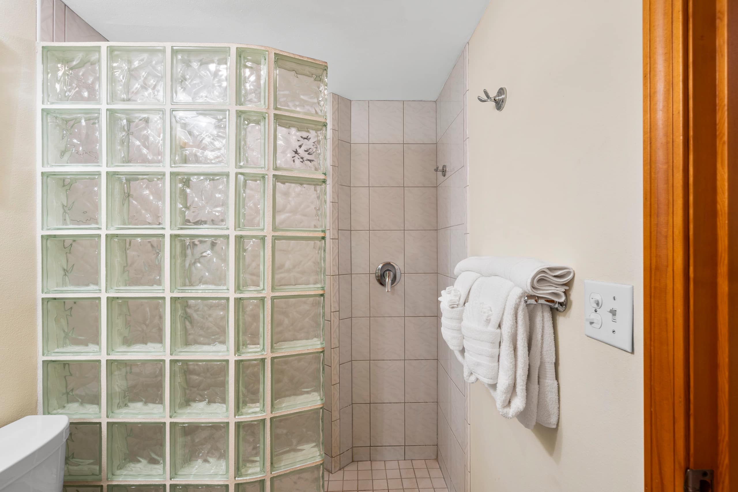 Condo in Kihei · ★4.8 · 1 bedroom · 2 beds · 2 baths - Image 21
