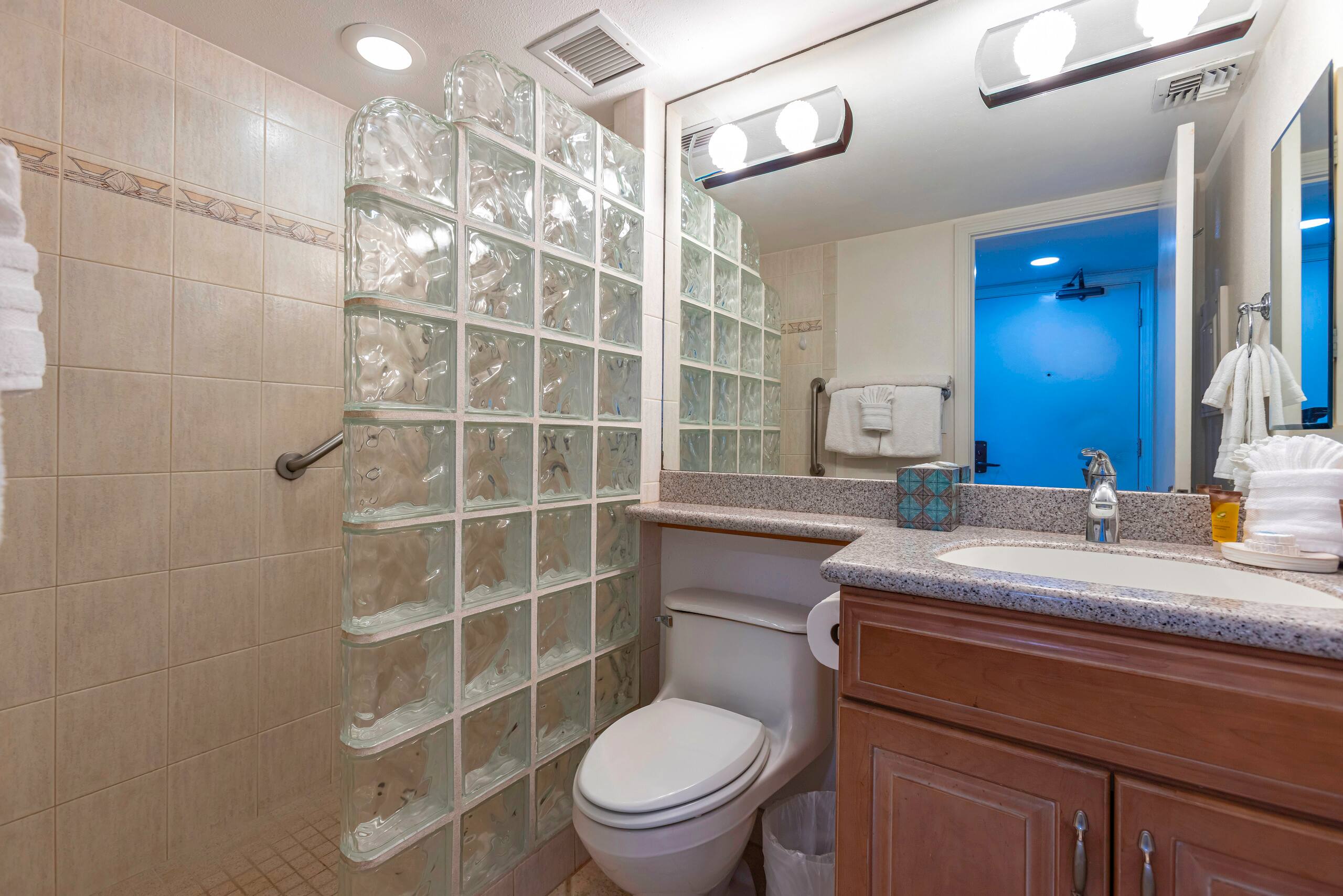 Condo in Kihei · ★5.0 · 1 bedroom · 2 beds · 2 baths - Image 19