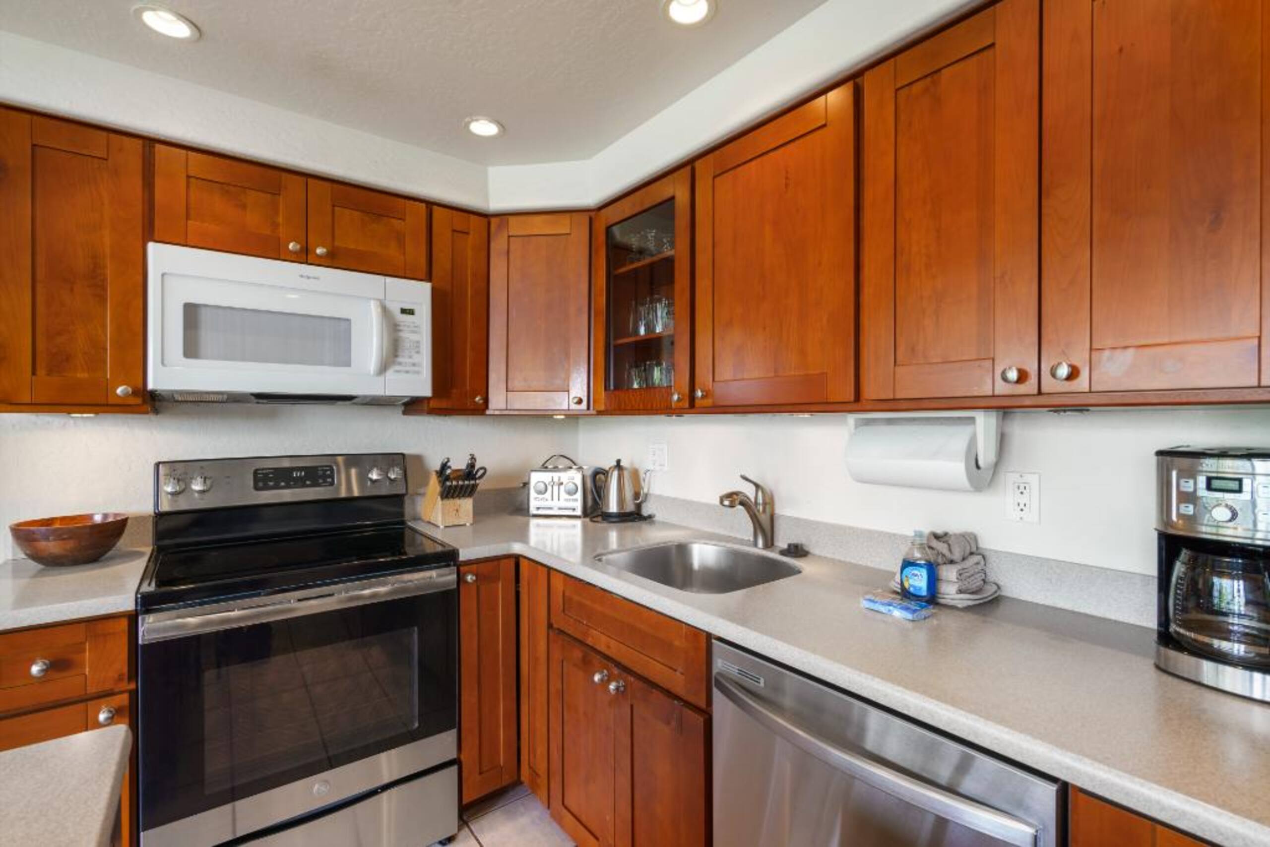 Condo in Kihei · ★4.83 · 1 bedroom · 2 beds · 1.5 baths - Image 17