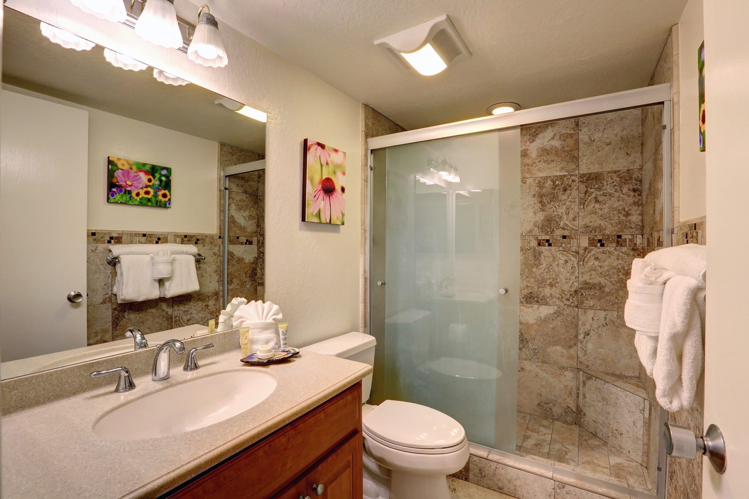 Condo in Kihei · ★4.5 · 1 bedroom · 2 beds · 1.5 baths - Image 17