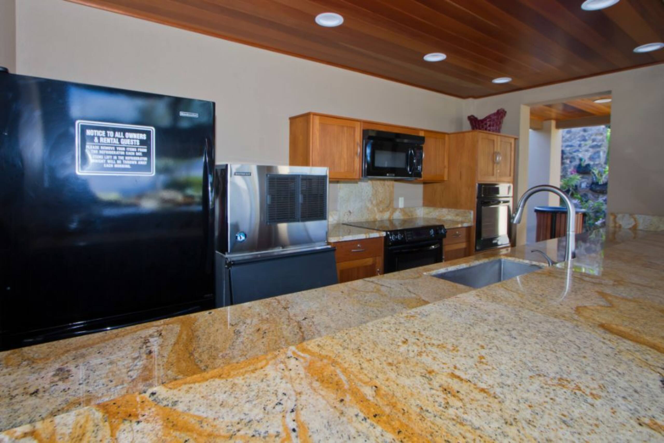 Sweeping Ocean Views - Wailea Elua 2010 - Photo 22