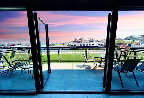 Waterfront W/ Patio Stunning Views of Cedar Point!