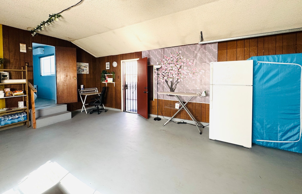 Priestranná garáž napojená na izbu