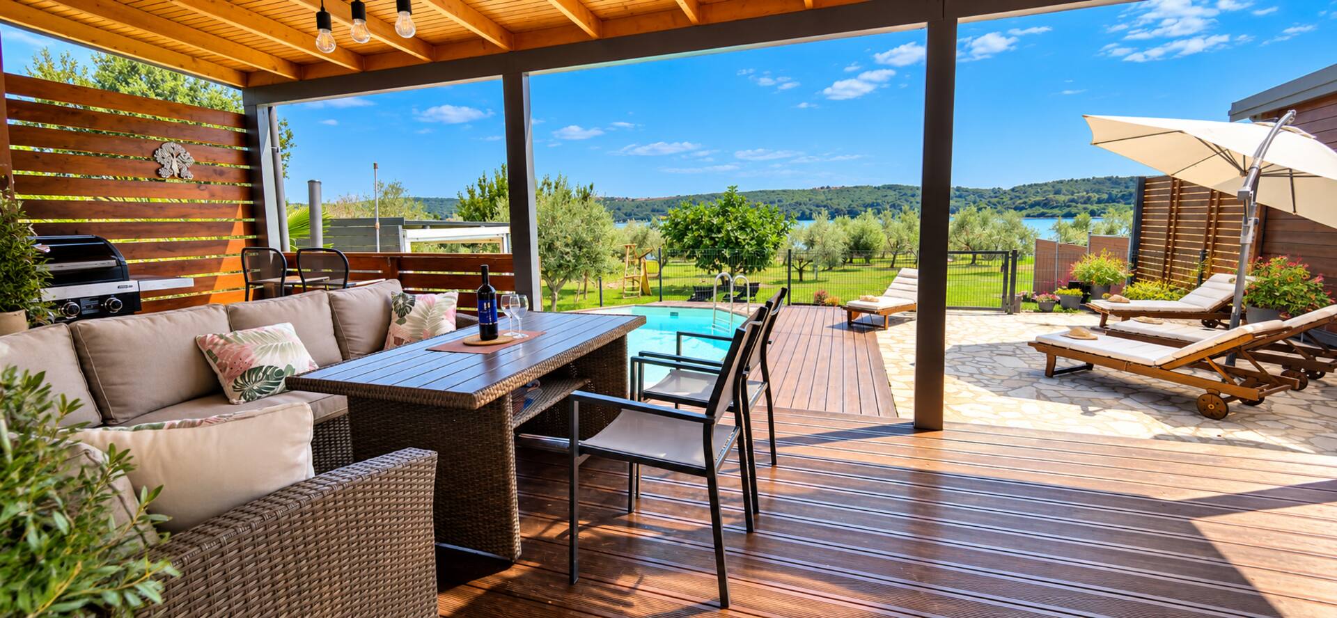 Beach House BETA, a romantic hideaway in an olive grove by the sea, swimming pool, jacuzzi & playground, Pomer — photo 4