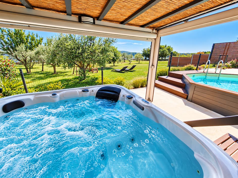 Beach House BETA, a romantic hideaway in an olive grove by the sea, swimming pool, jacuzzi & playground, Pomer — photo 1