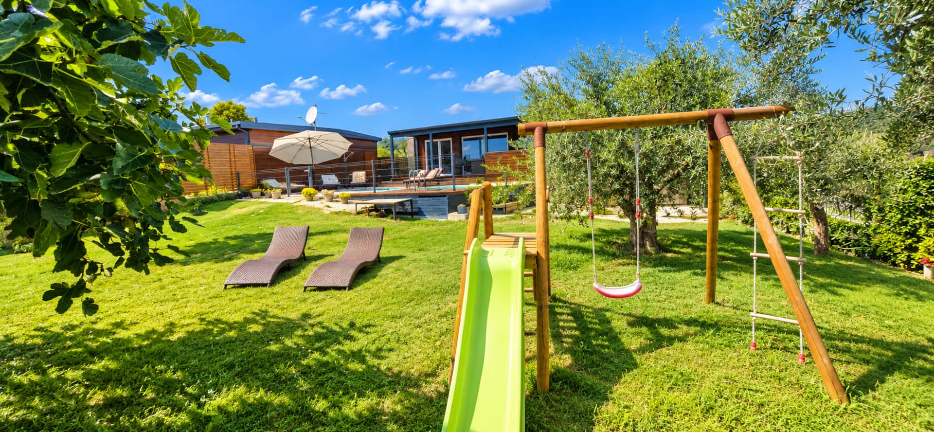 Beach House BETA, a romantic hideaway in an olive grove by the sea, swimming pool, jacuzzi & playground, Pomer — photo 3