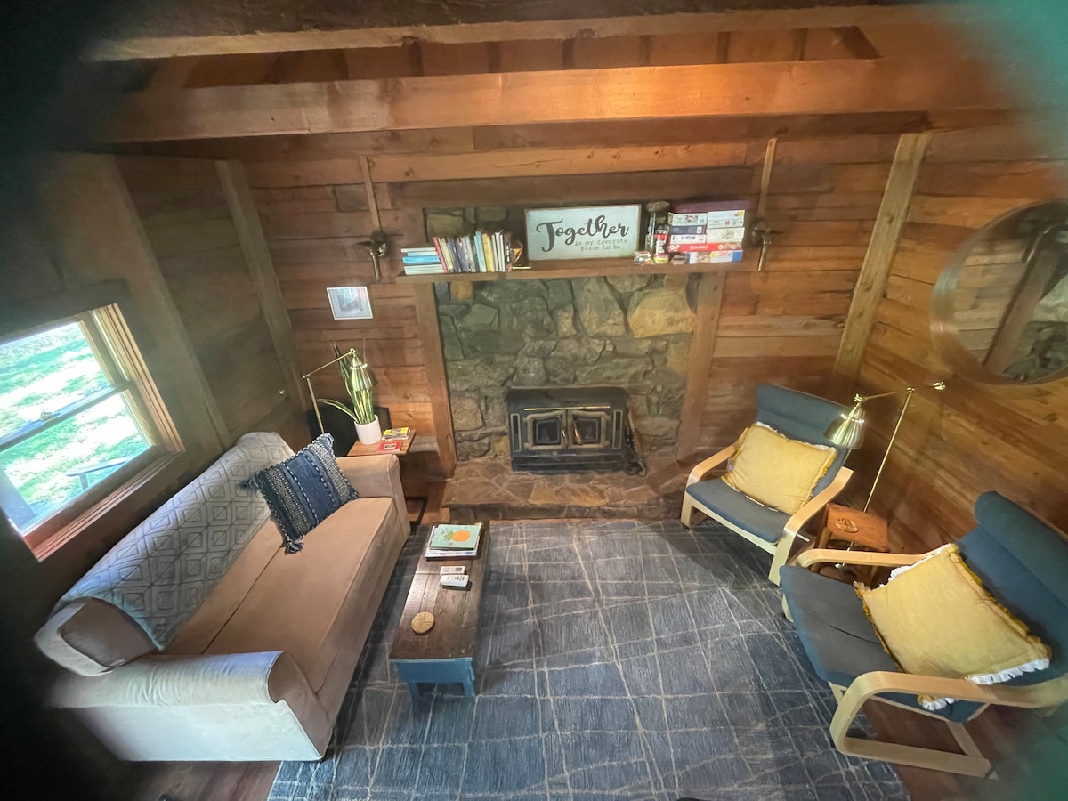 The Blue Door Cabin - Cabins for Rent in Chanute, Kansas, United