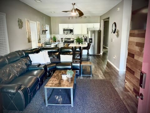 Top Airbnb: Beautiful Home 1-mile from Downtown Attractions! in Ashview Heights