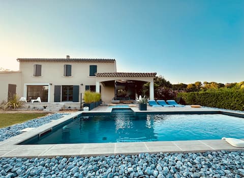 Villa for 6-8 people between vineyards and pine forests