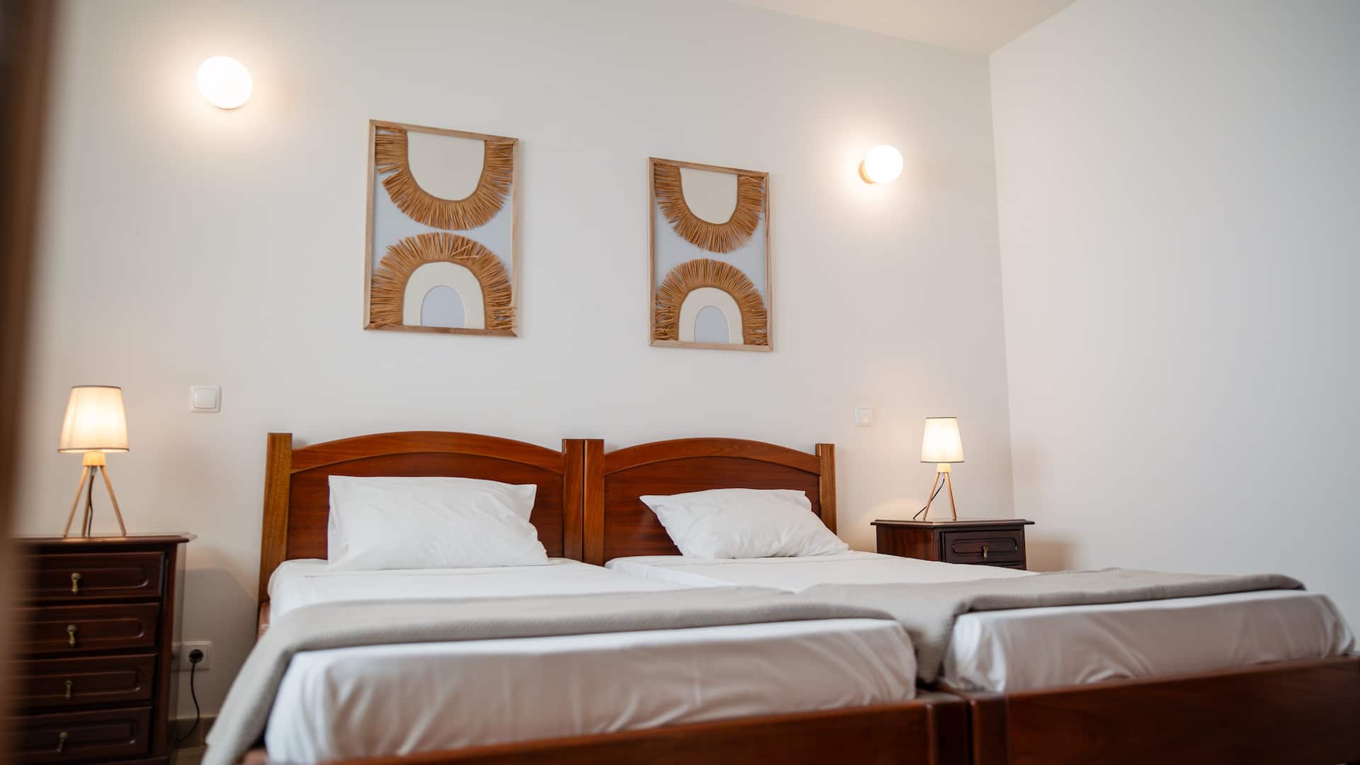 Coconut Houses- 3min beach- AC-SmartTV- Wash Machi
