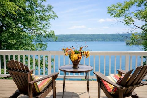 2 BR/2B Lake house Minutes from Town and Campus!