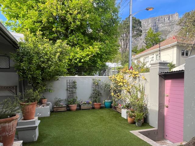 A charming Victorian at the foot of Table Mountain gallery image 2