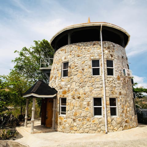 Sargasso Stone House-Rustic Charm & Stunning Views