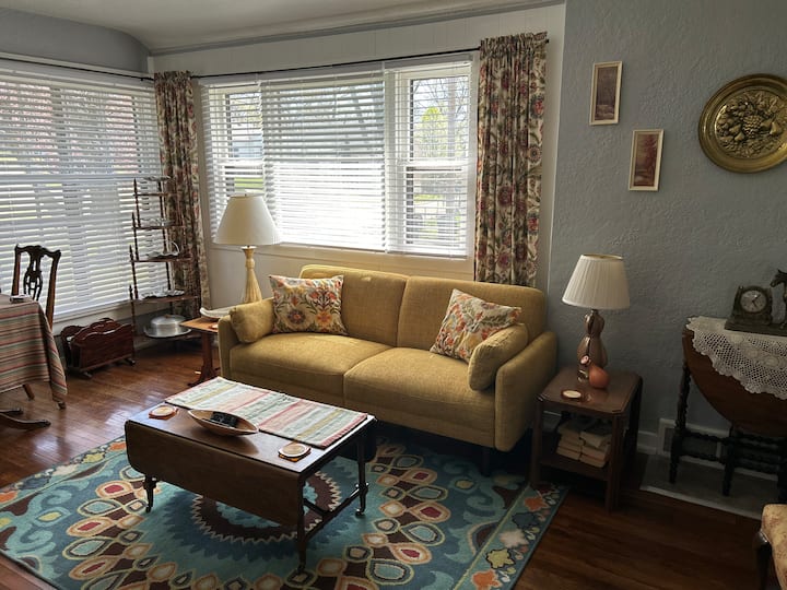 1947’s Bungalow In The Historic Highland Park Area - Des Moines, IA