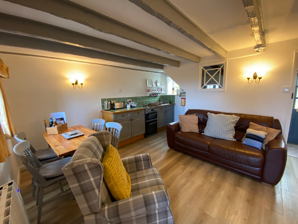 Popular Airbnb listing: Dovecot Cottage at Trenale Court Cottages in Tintagel