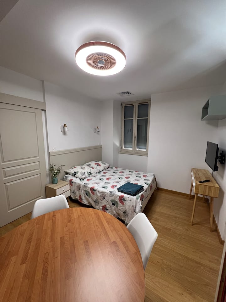 Studio Rénové Avec Terrasse, Jardin & Parking - Aix-les-Bains