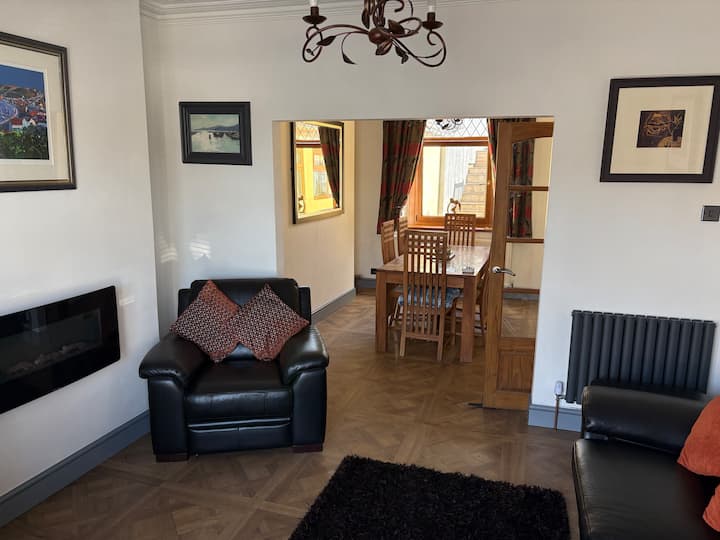 Stylish House 2 Miles From Swansea Bay/city Centre - Swansea