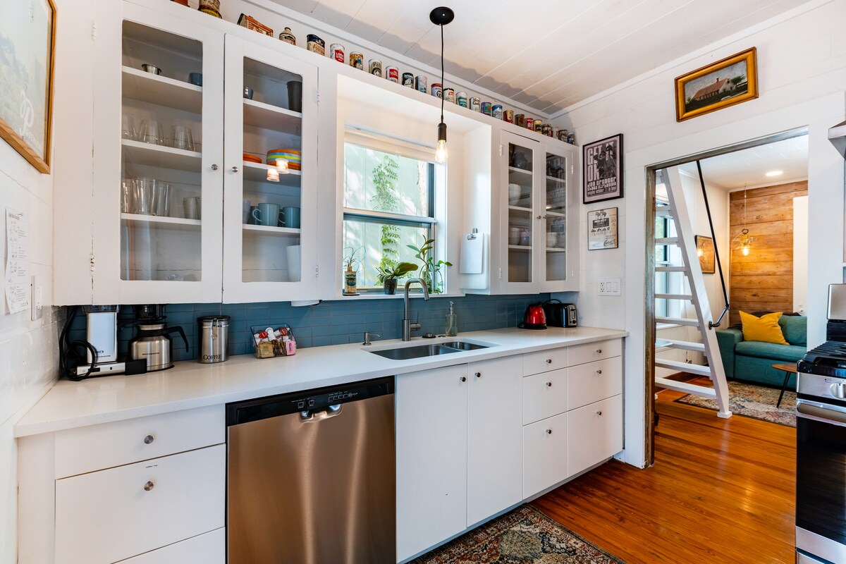 Historic Swede Hill Bungalow | Walk to Downtown