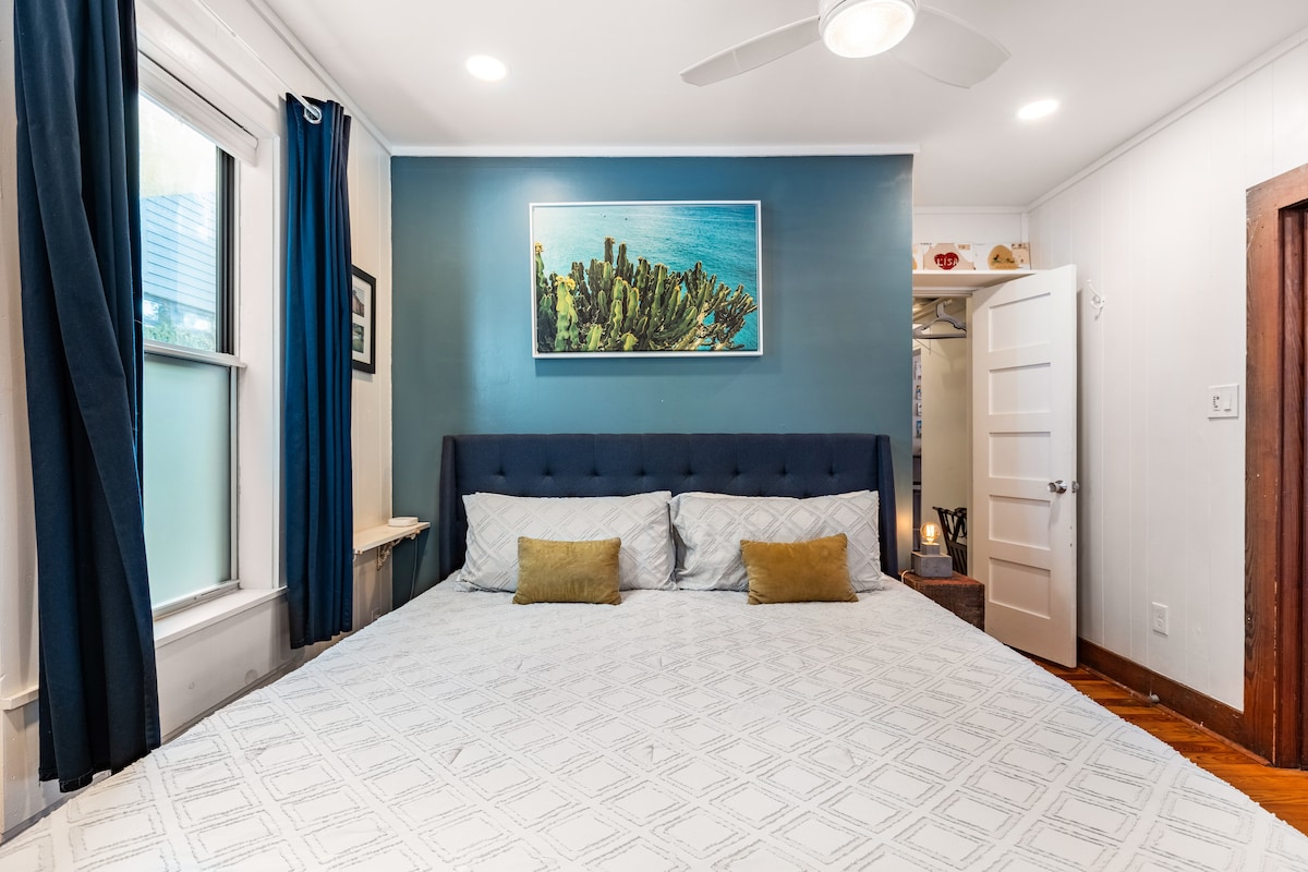 Historic Swede Hill Bungalow | Walk to Downtown