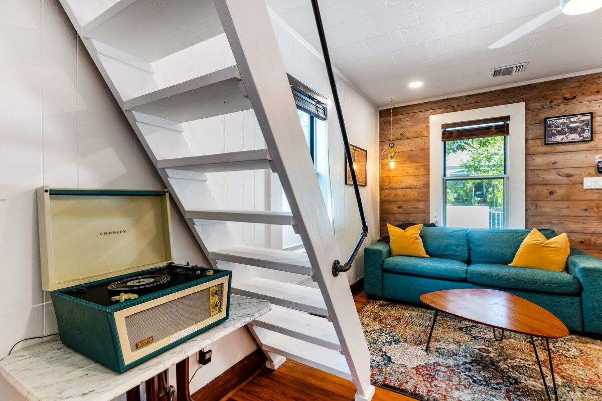 Historic Swede Hill Bungalow | Walk to Downtown