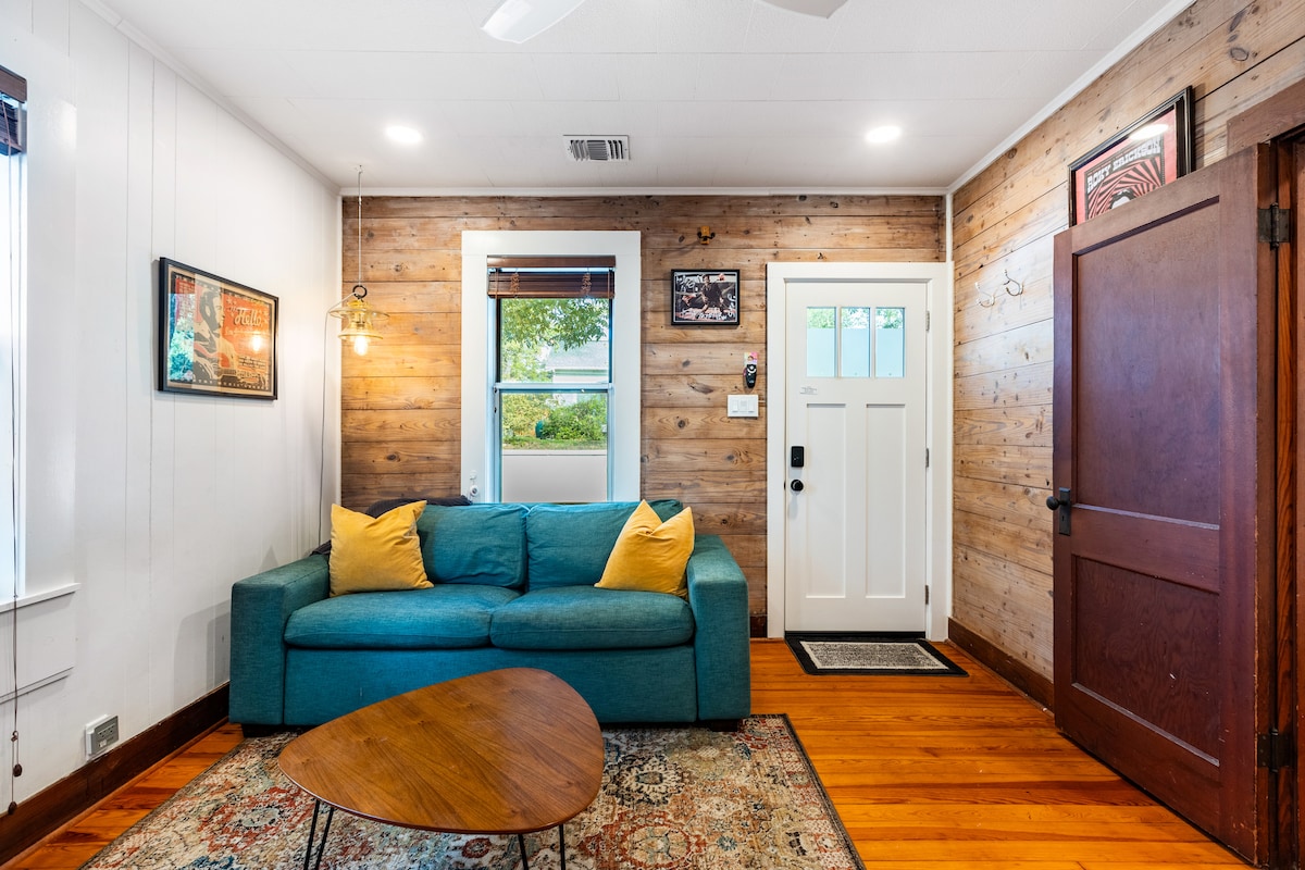 Historic Swede Hill Bungalow | Walk to Downtown