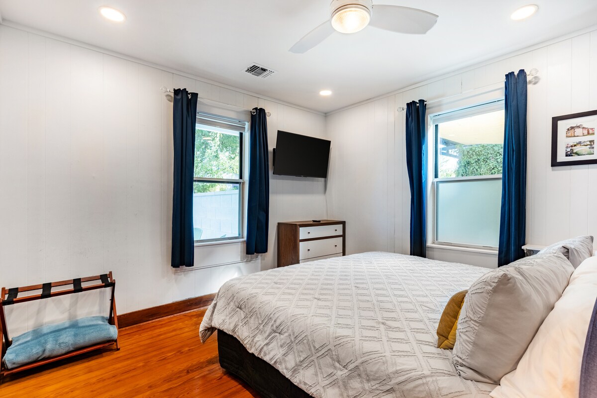 Historic Swede Hill Bungalow | Walk to Downtown