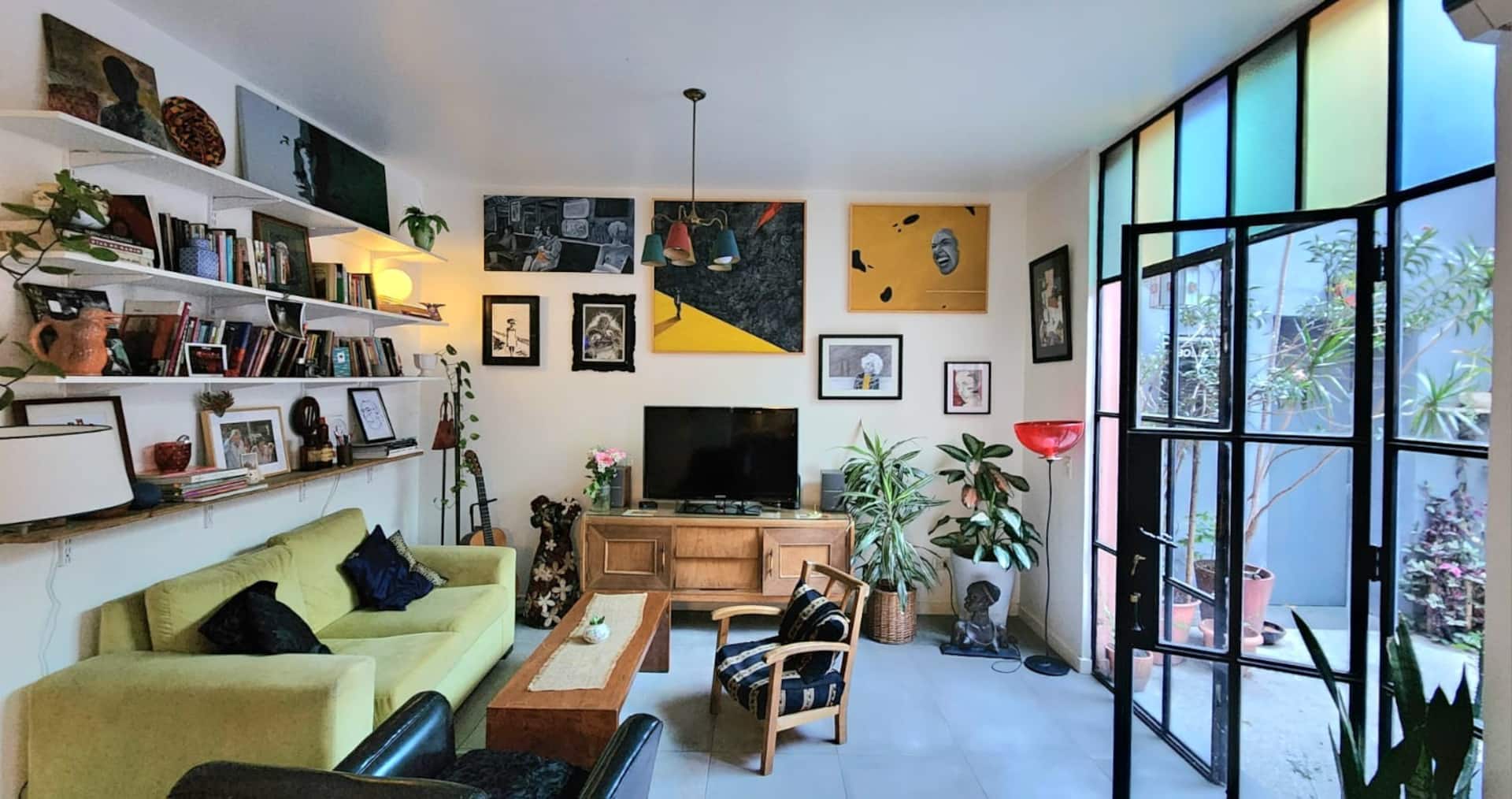 Casa reformada com quintal e área de churrasco em Colegiales