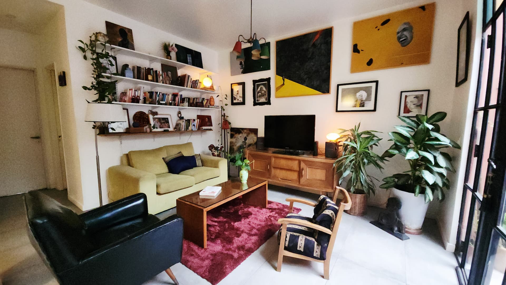 Private room in Colegiales with patio views