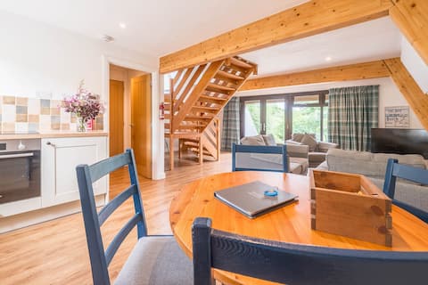 Fal Lodge; Swimming pool, fishing & lake views