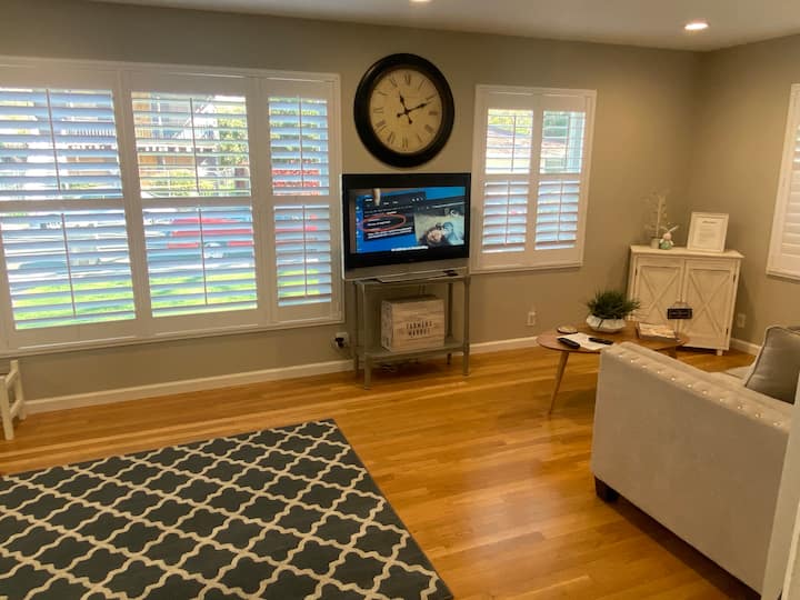 *Bright, Stylish, Modern, Land Park Gem! - Sacramento, CA