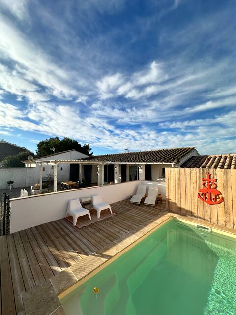 Mas des Oliviers, private heated pool