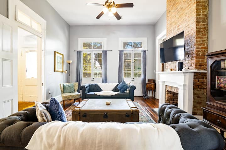 Governor's Mansion  5 Bedroom/3.5 Bath W/ Pool! - New Orleans, LA