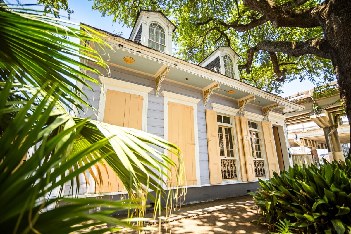 Governor's Mansion 5 bedroom/3.5 bath w/ Pool! - Houses for Rent