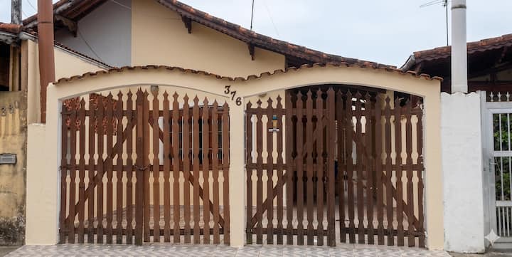 Casa A 350 M. De La Playa, Internet Wifi, Televisión Por Cable. - Praia Grande