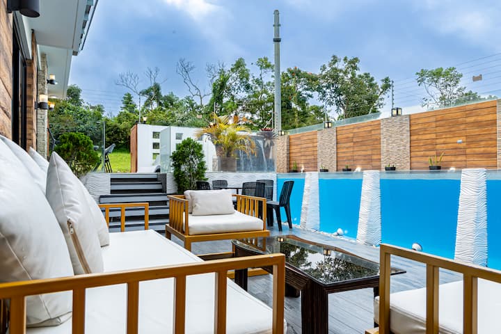 Tagaytay Home with Heated Pool