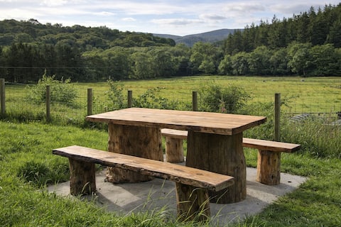 Granary Cottage • Highland Cow • Mountain Views