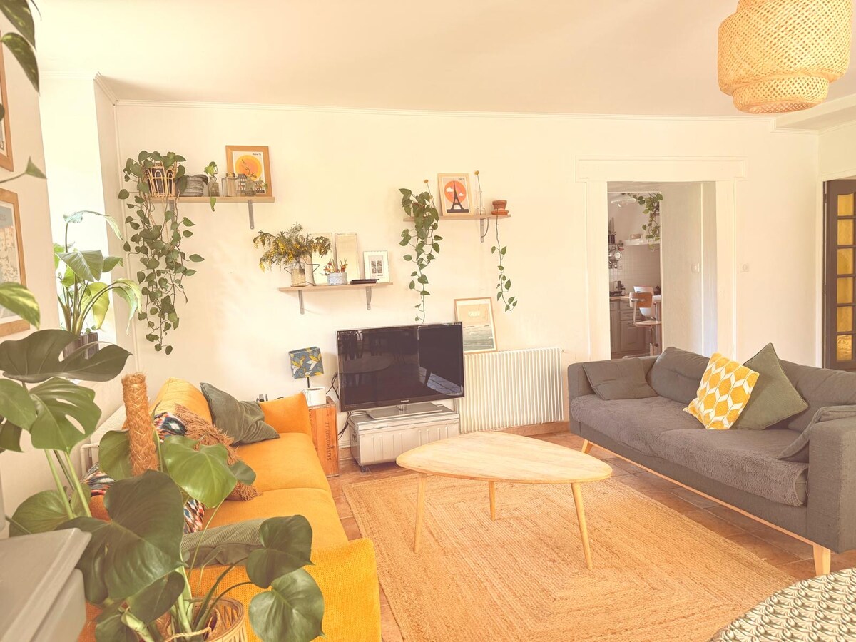 Annonce Airbnb populaire: House close to 24-hour store and the European Horse Center à Sarthe