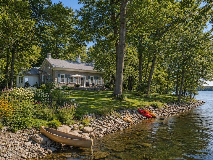 Lakefront Estate On Amherst Island — Sleeps 14 - Prince Edward