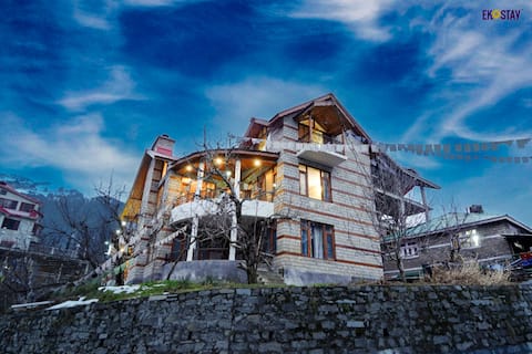Luxurious 5 BHK Villa with Enchanting View