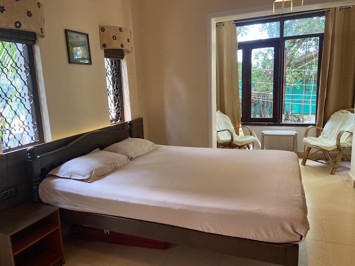 Bedroom 1 image 4