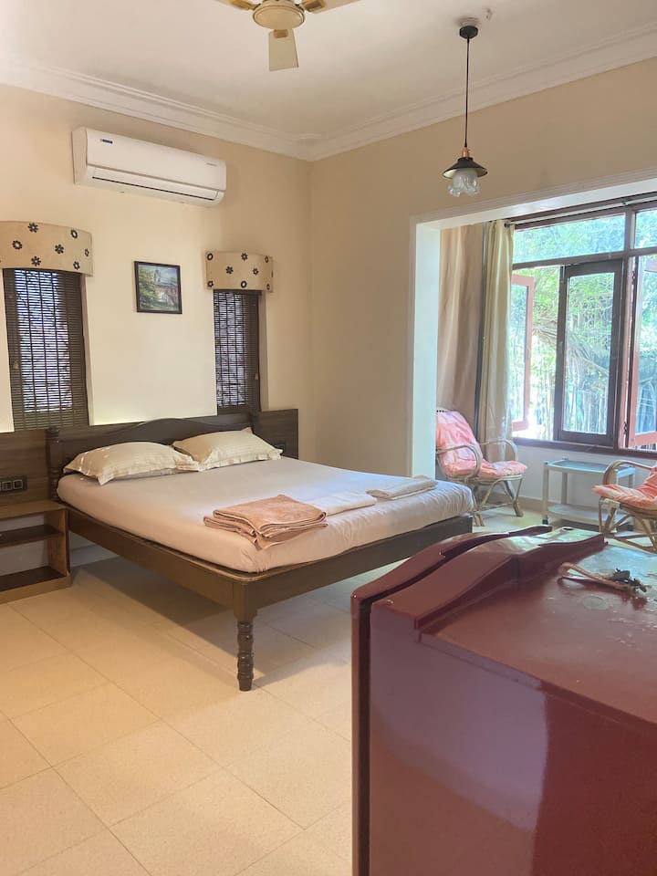 Bedroom 1 image 8