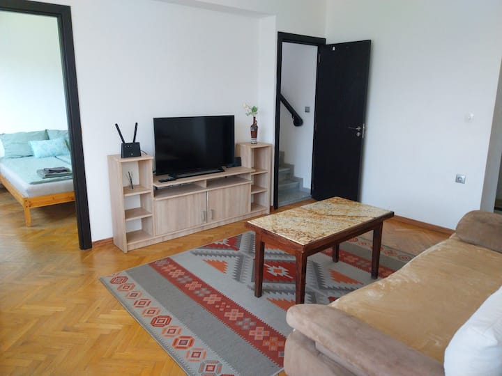 The Abode (3 Bedrooms/1.5 Bathrooms/free Parking) - Bulgaria