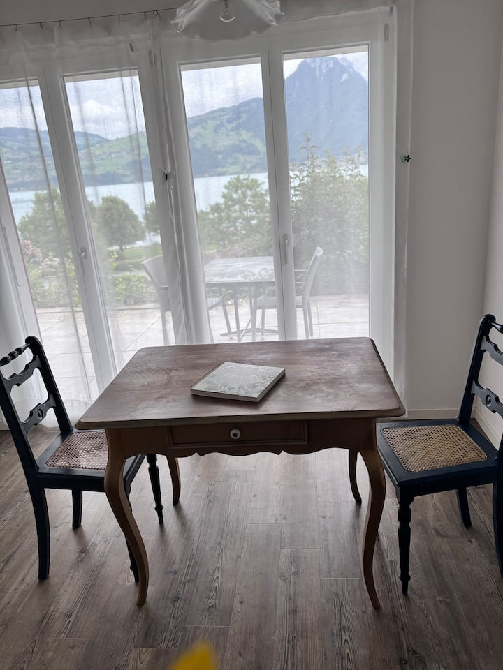 Traumhafte Aussicht Auf Thunersee Und Berge - Spiez