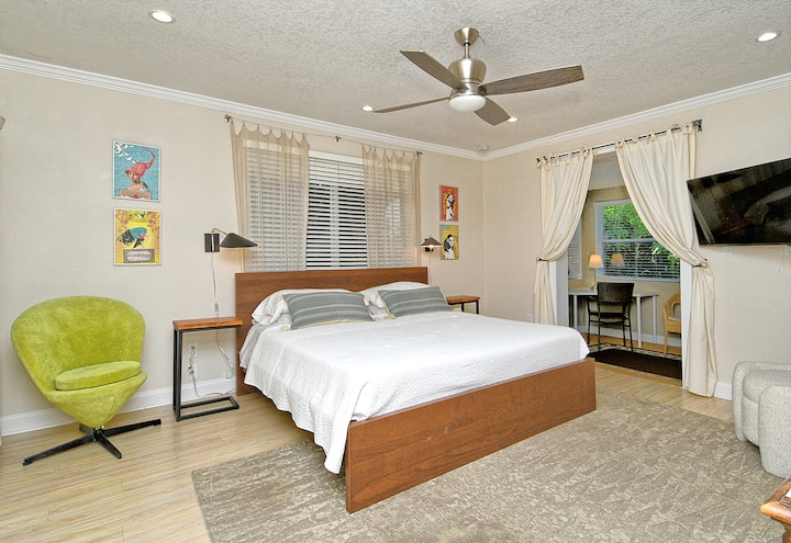 Голяма главна спалня с голямо двойно легло