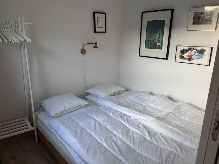 卧室有160厘米的床。